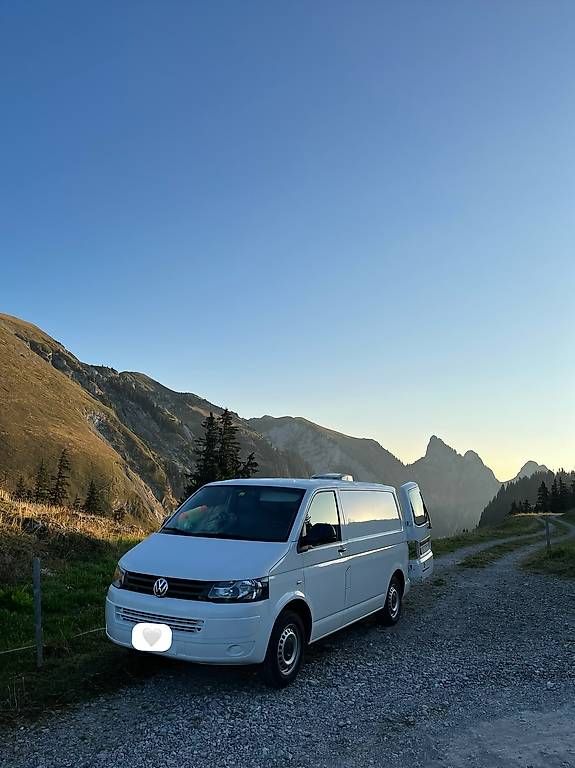 Camping Fahrzeuge: VW T5 Camper / Van / Transporter MFK – Gebraucht aus Sempach von Odaniels