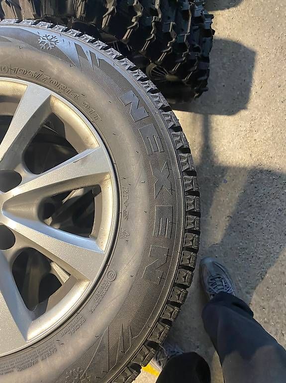 Pneumatici & Ruote complete: 4 roues complètes avec pneus cloutées – Usato da Yverdon les bains venduto da Tquad1400 3