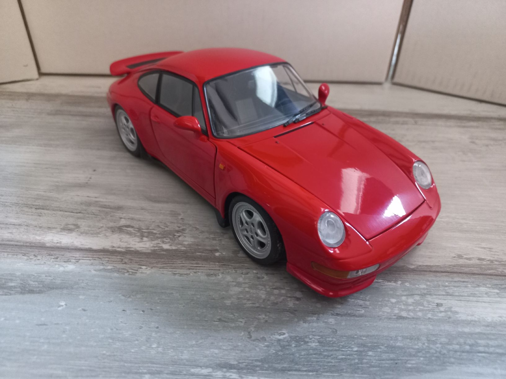 Porsche Voitures modèles: Porsche 911 993 RS 1/18 UT Models – D'occasion à Attalens par remy_s00