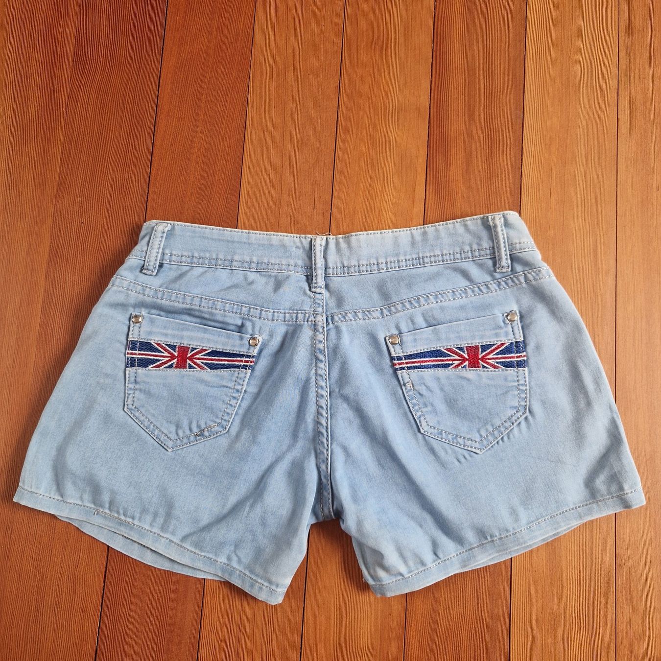Jeans: Jeans-Shorts Damen hellblau Gr. 40 – Gebraucht aus Muttenz von bebbi523 1