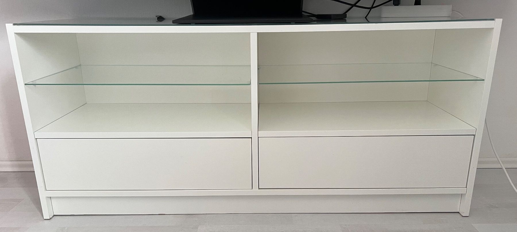 Mobili TV: Weisses Sideboard mit Glas – Usato da Trasadingen venduto da Kim_06.02.
