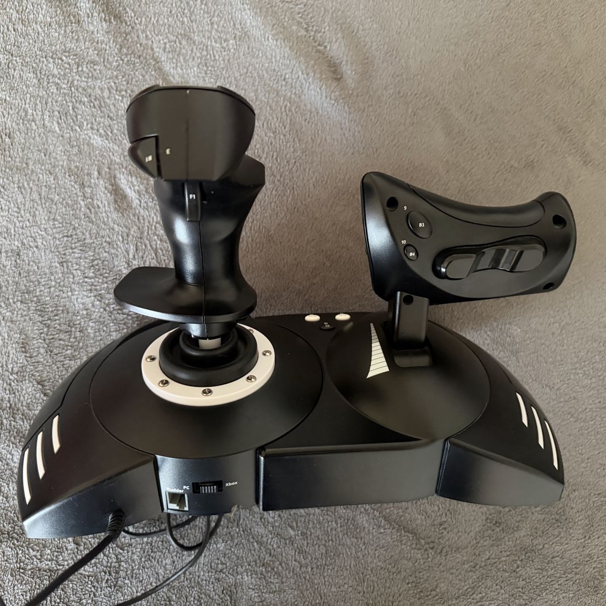 Thrustmaster Controller: Thrustmaster T.Flight Hotas One wenig gebrauchtem Zustand – Usato da St. Gallen venduto da Blackmoon_Flohmarkt 4