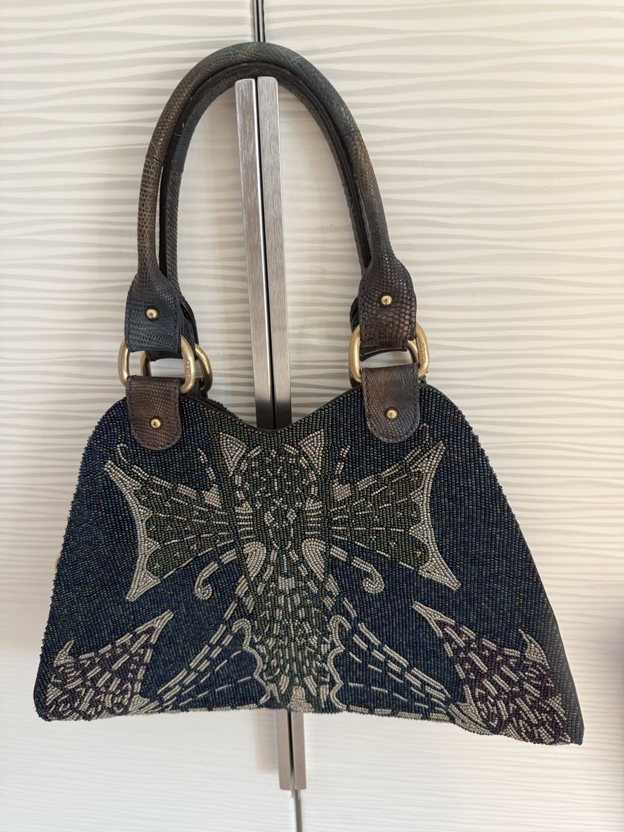 Fendi Borse da donna: Fendi beaded Trapezio limited edition bag  – Nuovo (secondo la descrizione) da Langnau am Albis venduto da anjalimkchotani 4