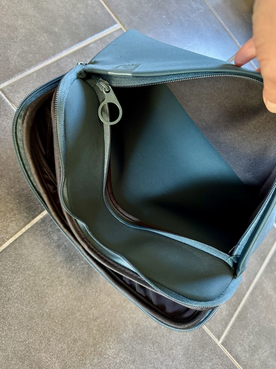 Tucano Coques & Sacs: Housse laptop 15" comme neuve – Neuf (Voir description) à Corgémont par whizzzmo 3