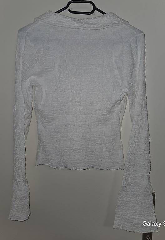 Blusen: Bluse mit V- Ausschnitt  – Neu und originalverpackt aus St. Gallen von ruz_t5lk 1