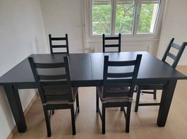 Table à manger avec chaises