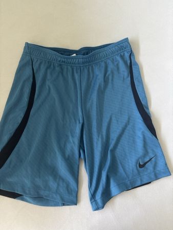 Nike Perfromance kurze Sporthose 