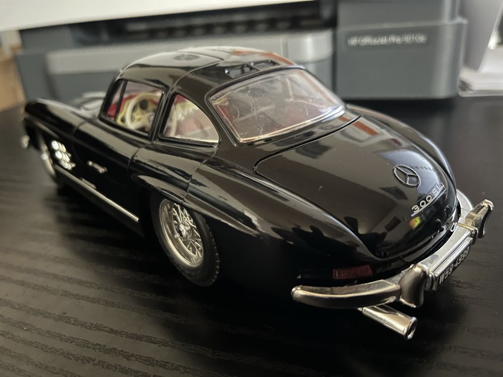 Burago, Italie, échelle 1:24. Modèle de collection d'une Mercedes-Benz 300SL de 1954. - France