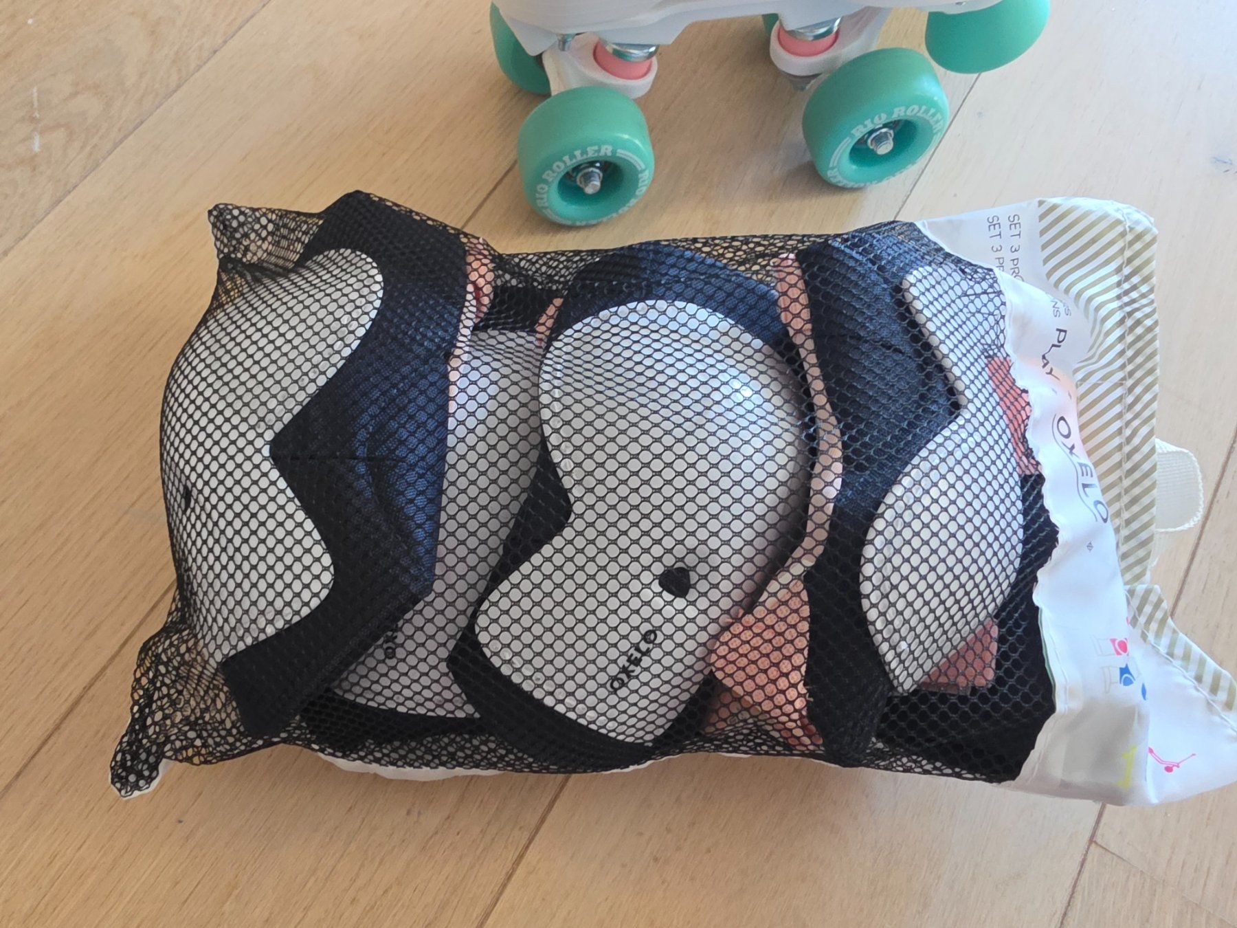 Rio Roller Inline-Skating & Rollschuhe: Rio Roller Rollschuhe mit Schutzausrüstung Grösse 38 – Gebraucht aus Seltisberg von Suepermartae 1
