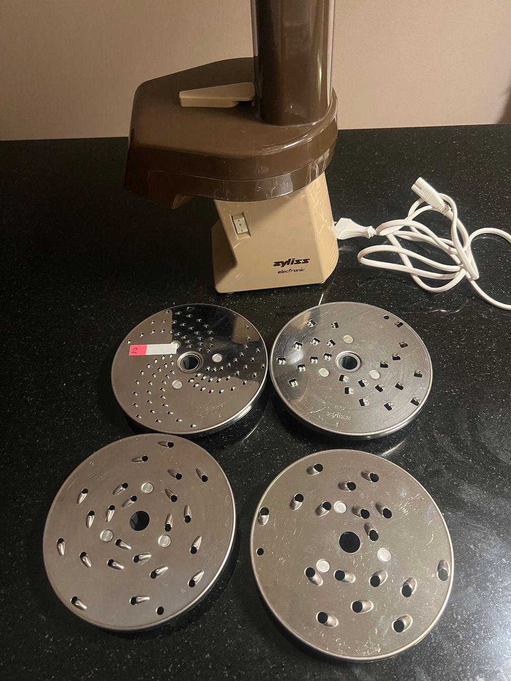 Zyliss Elettrodomestici da cucina: Zyliss Gemüseschneider mit 4 Scheiben – Usato da Glattpark(Opfikon) venduto da Kristina.swiss 1
