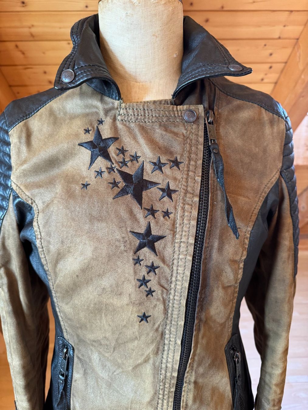 Jacken: Coole Jacke mit Ledereinsätzen – Neu (gemäss Beschreibung) aus Stäfa von Mofi8712 1