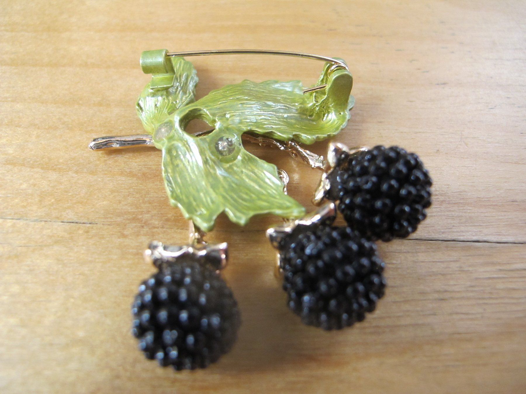 Spille & Fermagli: Brombeer Brosche, goldfarben, Emaille,  Modeschmuck – Nuovo (secondo la descrizione) da Löhningen venduto da Chimae67 4