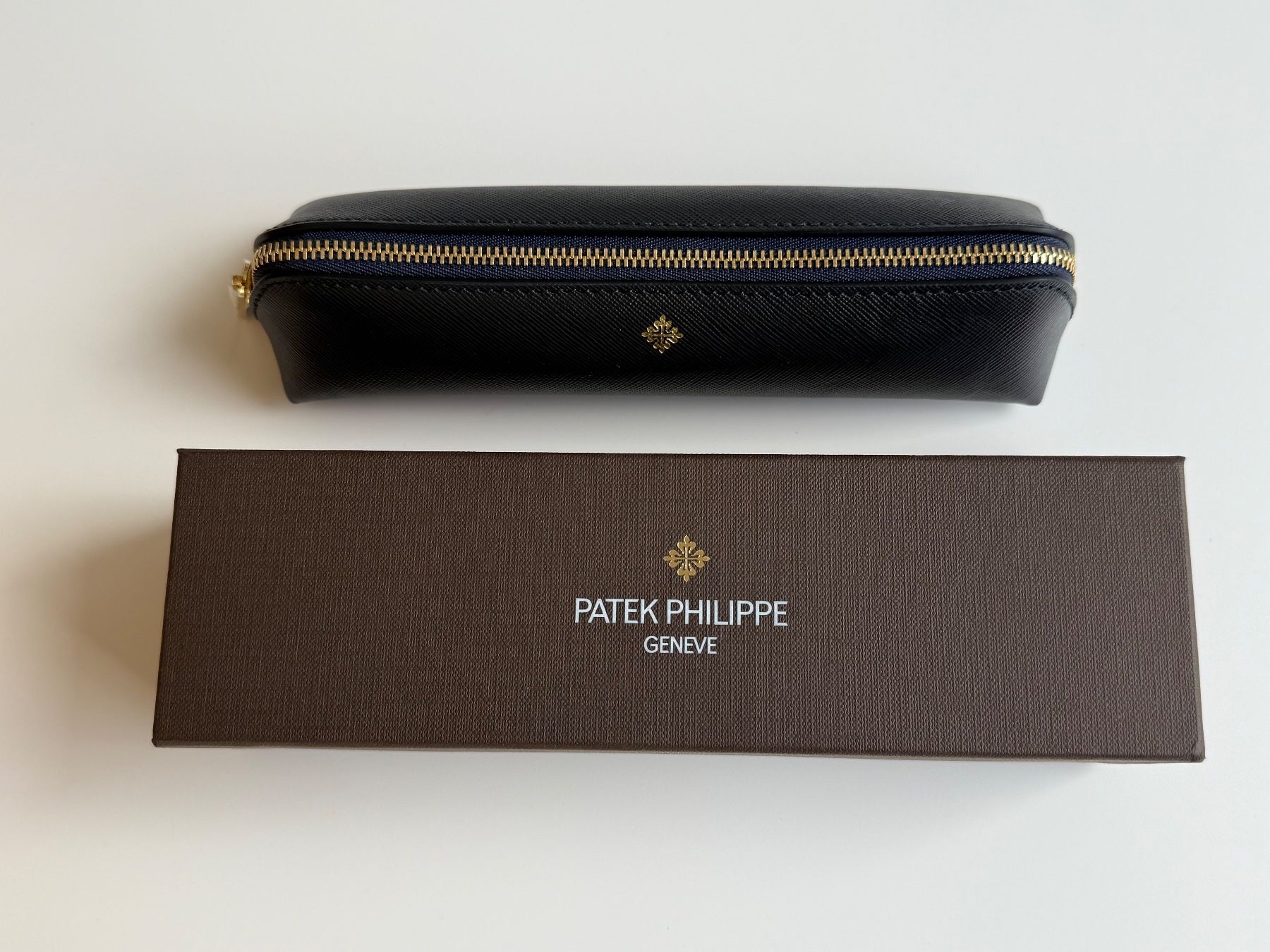 Patek Philippe Scatole porta orologi: Patek Philippe Etui, Federmäppchen / Kosmetiktasche mit Box – Nuovo (secondo la descrizione) da Luzern venduto da Cabriolet 1