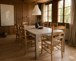 Esstisch mit 6 Stühlen aus Massivholz und Binsen
