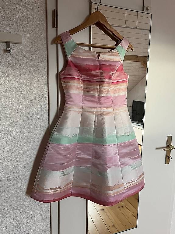 Vestiti: Coast Kleid Gr. 36 – Usato da Uttwil venduto da julesonne