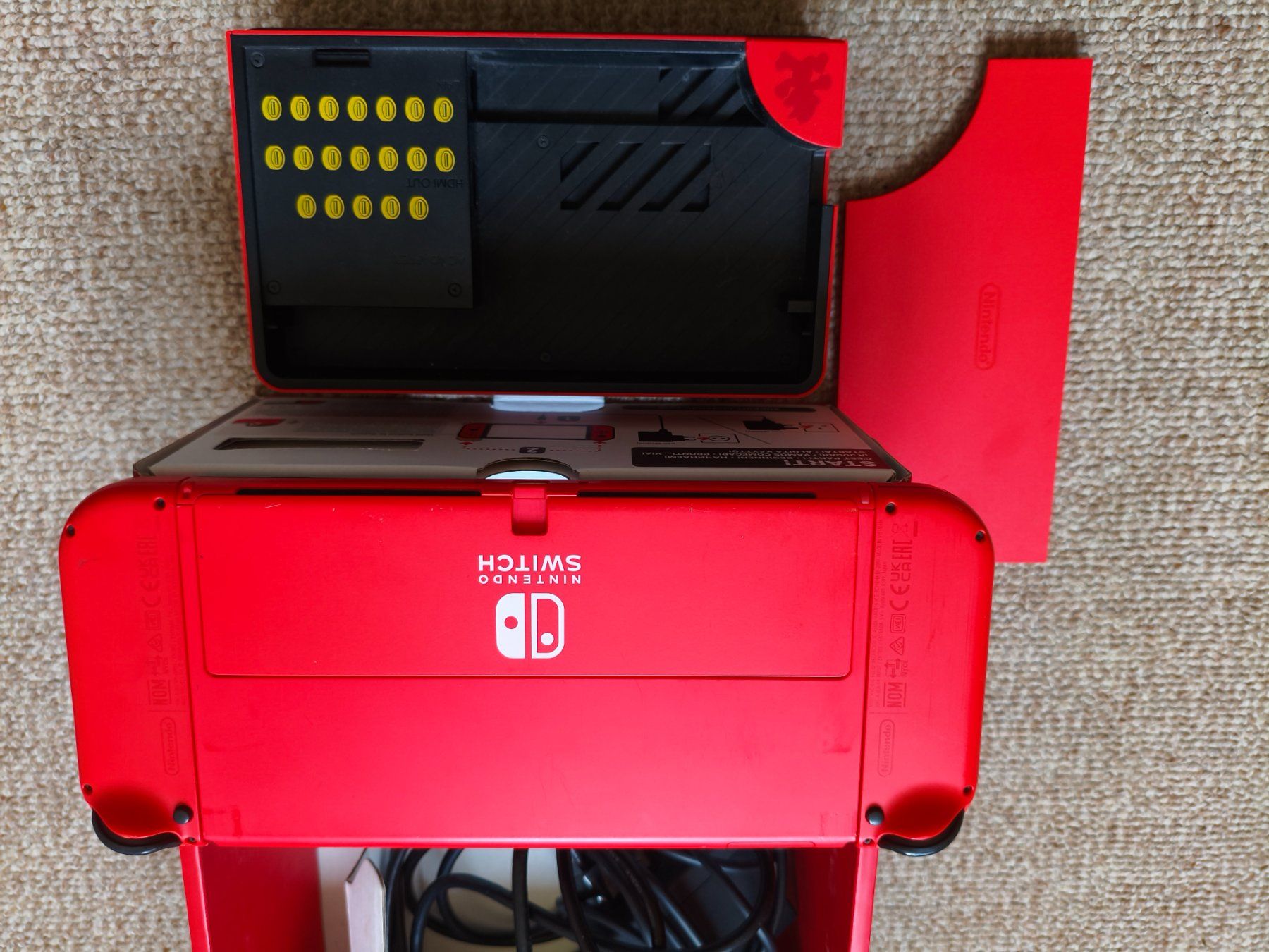 Nintendo Consoles: Nintendo Switch OLED Super Mario Special Edition – D'occasion à Vogelsang AG par miinlade 1