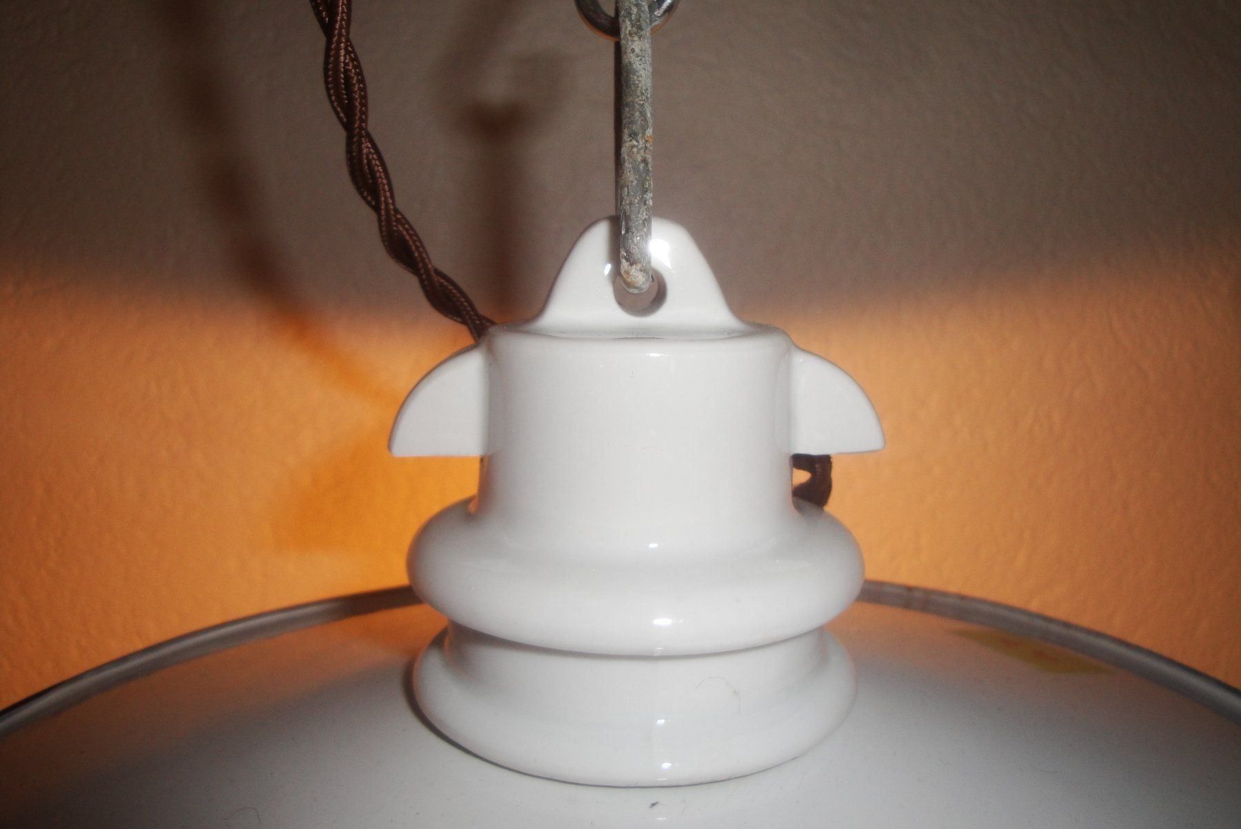 Lampade: Kellerlampe mit Emaillierter Lampensch. – Usato da Zürich venduto da Paykan 2