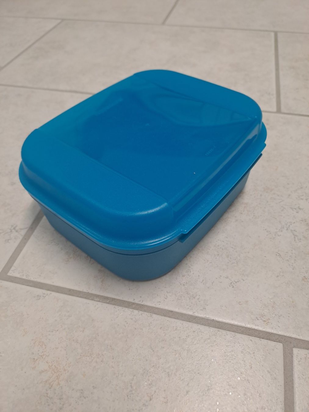 Tupperware Behälter & Ähnliches: Box Tupperware – Gebraucht aus Wohlenschwil von lin_vx8g