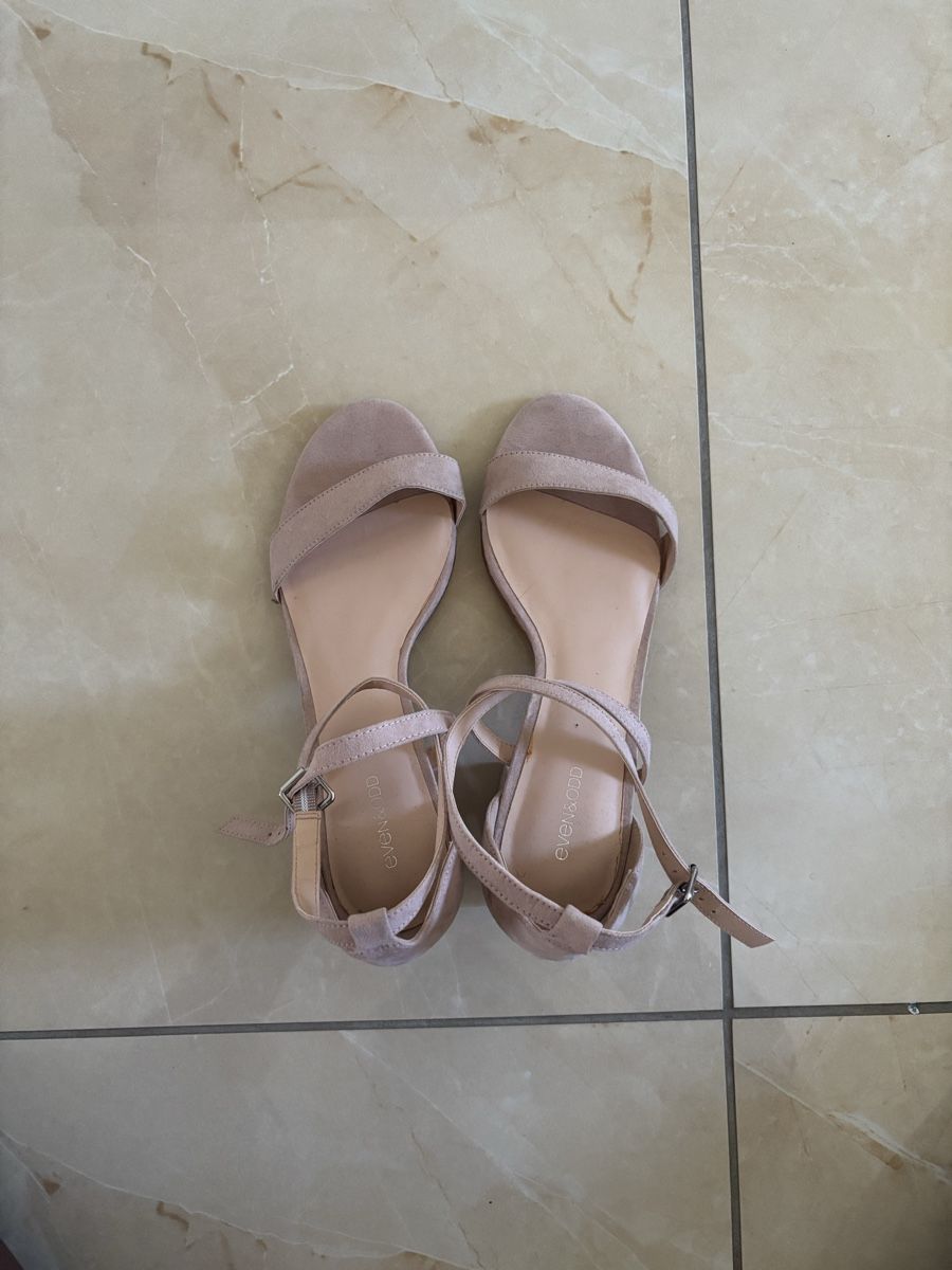 Scarpe da donna: Sandales Even&Odd beige talon bloc – Usato da La Roche FR venduto da syd_vdb6 2