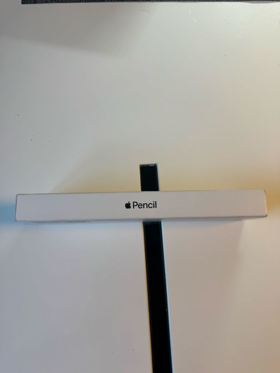 Apple Stifte & Marker: Pencil APPLE  – Neu und originalverpackt aus Perroy von vivelavente