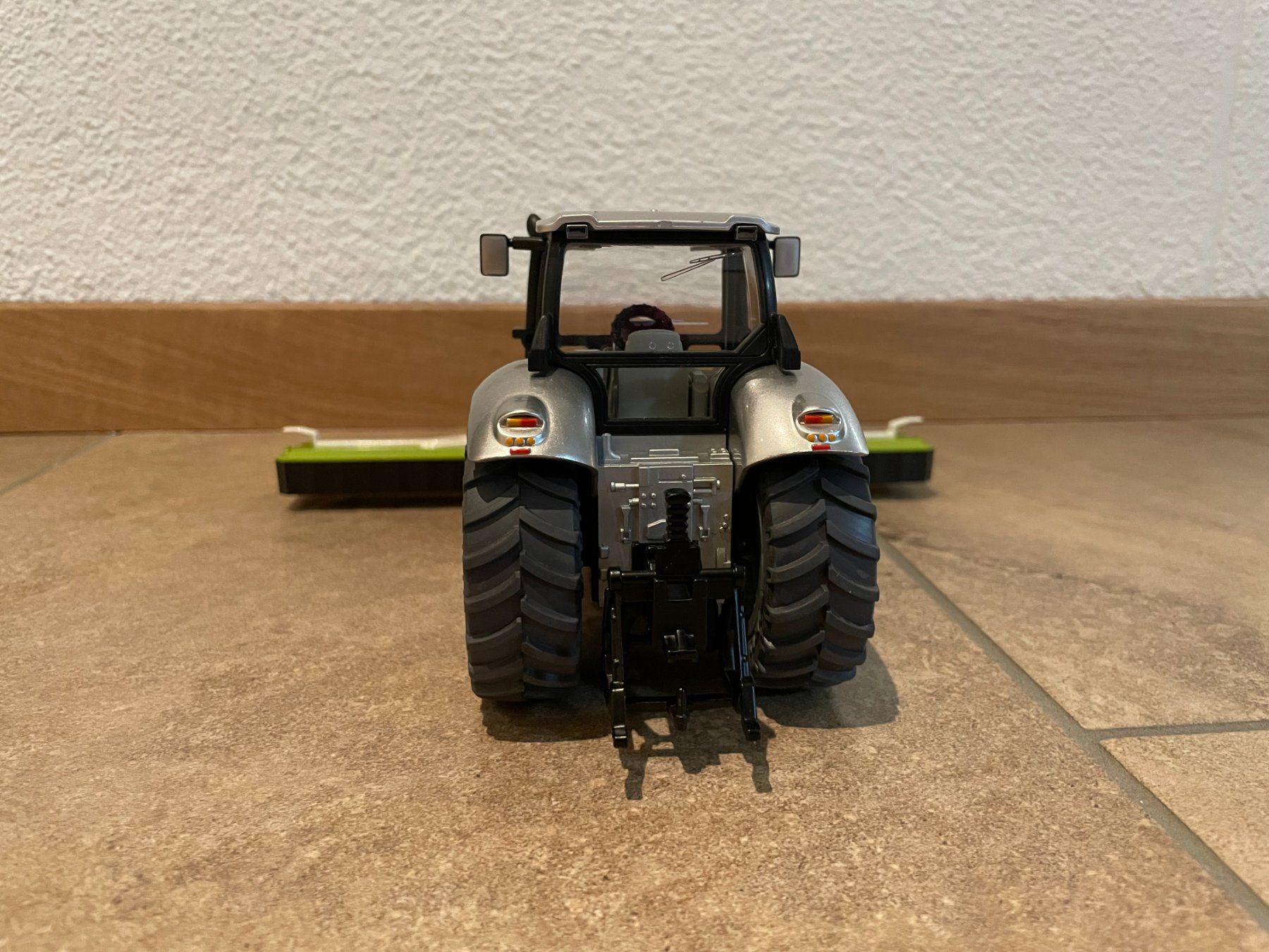Lamborghini Trattori: SIKU Lamborghini R8.265 mit Frontmähwerk – Nuovo e nell'imballaggio originale da Kreuzlingen venduto da Stefan1150 2