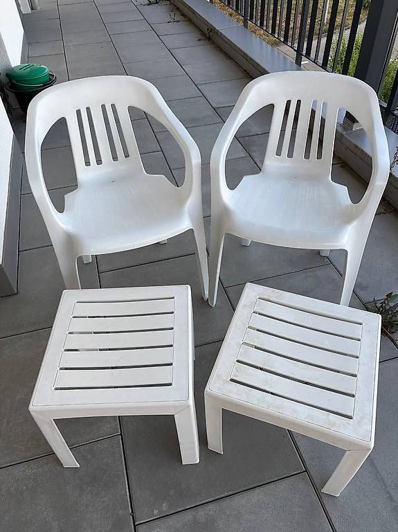 Tischset: Garten/Balkontisch mit diversen Stühlp – Gebraucht aus Jona von Nimbe