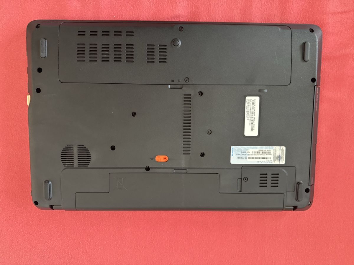 Portables: Packard Bell Notebook mit Zubehör – D'occasion à Horgen par CS75 7