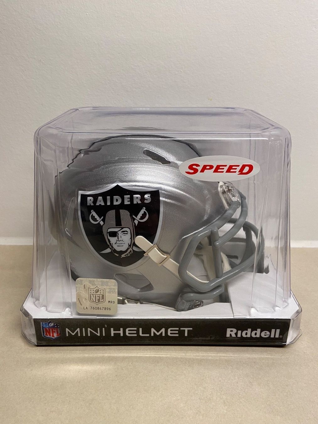 NFL Antike Kleidung: Las Vegas Raiders Mini Helmet Speed – Neu und originalverpackt aus Muttenz von US_Sport_Schweiz