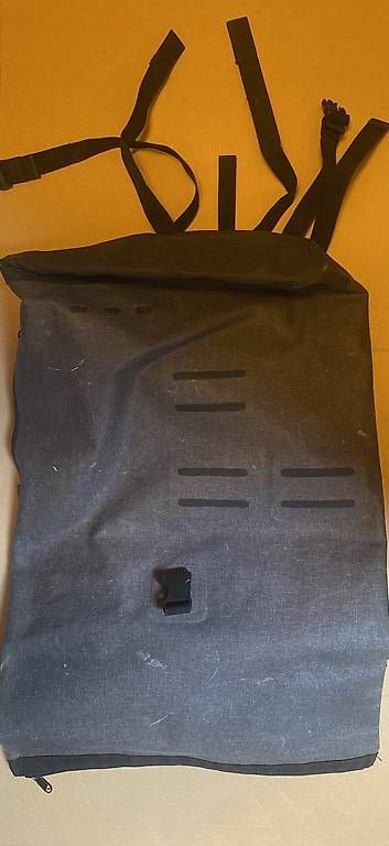 Zaini: Sac à dos gris imperméable  – Usato da Vevey venduto da Raymonde_J 1