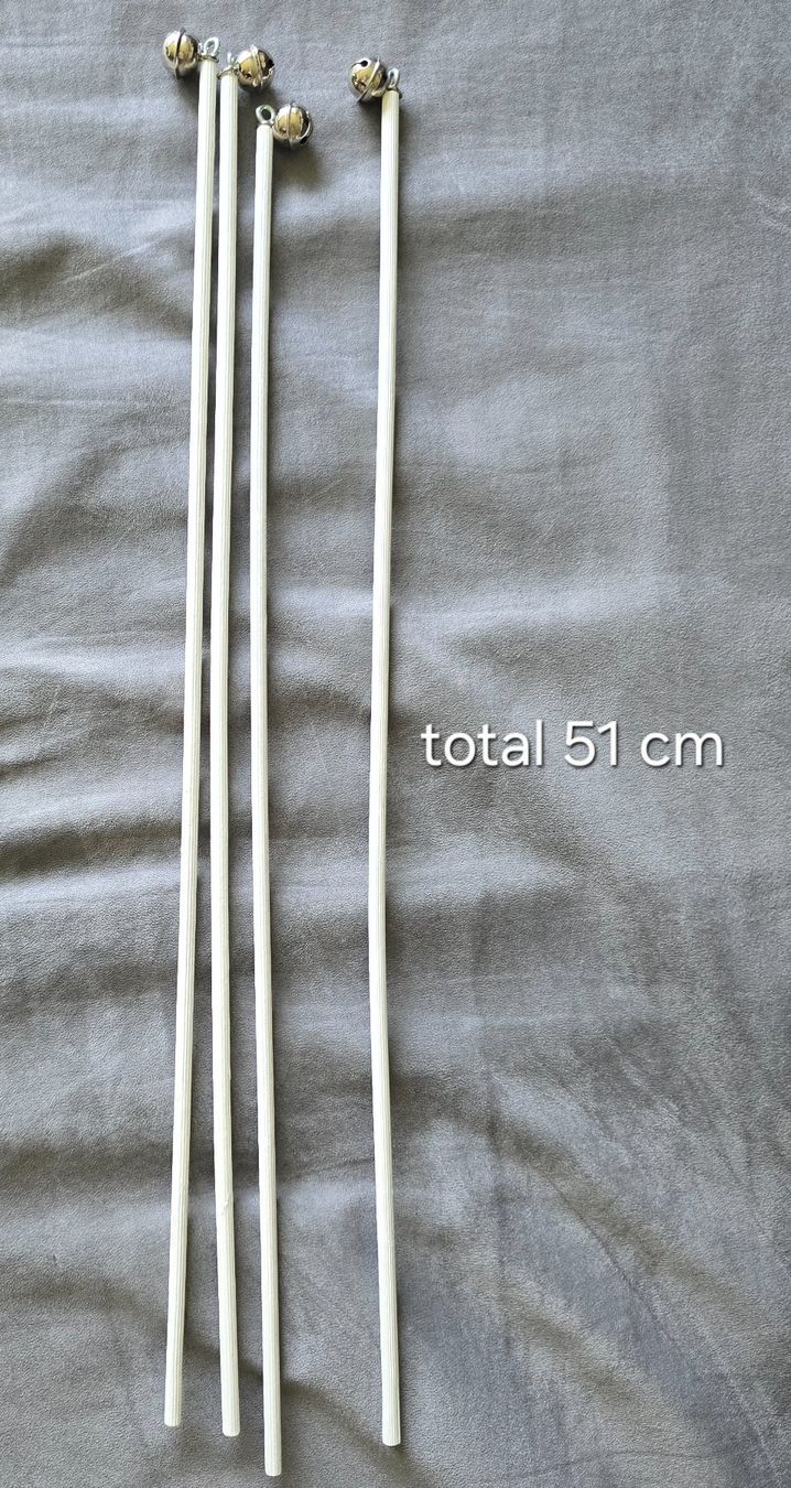 Jouets: 4 Stuck Stab mit Glöckchen – D'occasion à Meggen par everydaysale