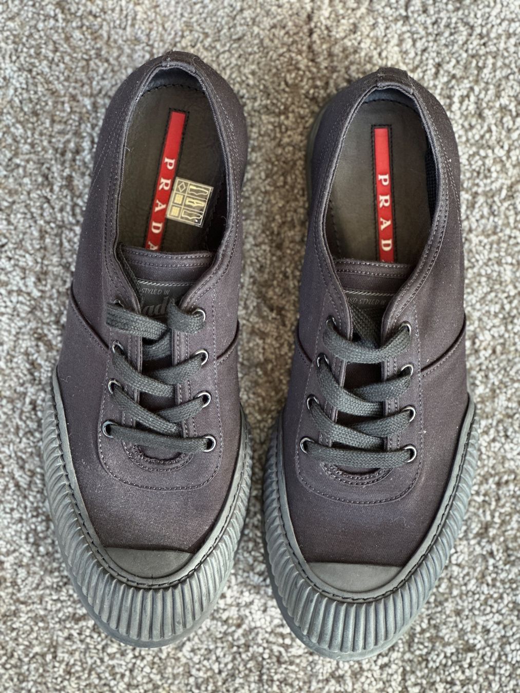Prada Chaussures hommes: Prada Hawaii Sneaker schwarz Canvas NEU! – Neuf avec emballage d'origine à St. Gallen par secondhand.kids 1
