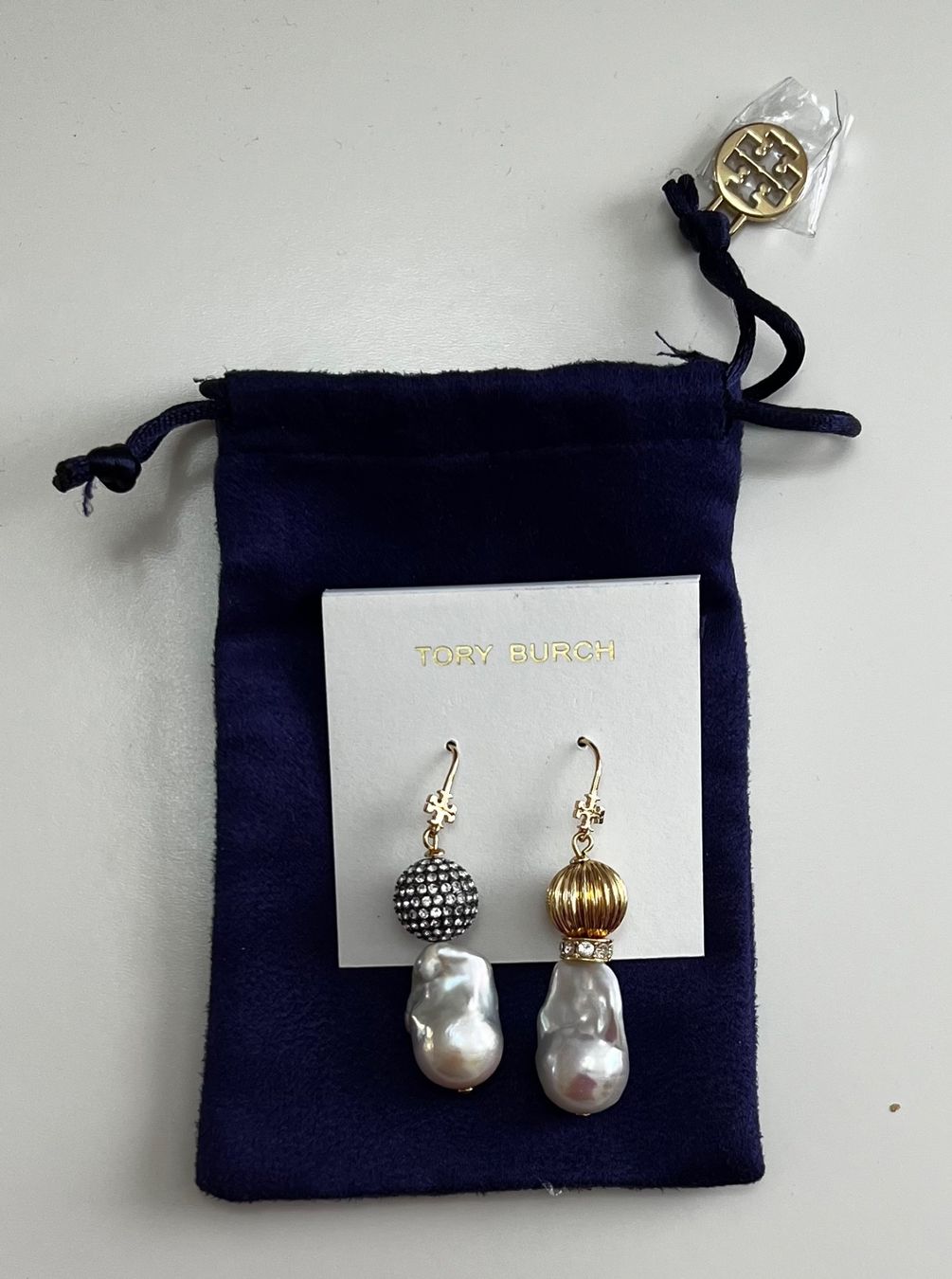Tory Burch Orecchini pendenti & Orecchini a lobo: Tory Burch KIRA MISMATCHED DROP EARRING - Ohrringe – Nuovo e nell'imballaggio originale da Oberaach venduto da Dandy2021 3