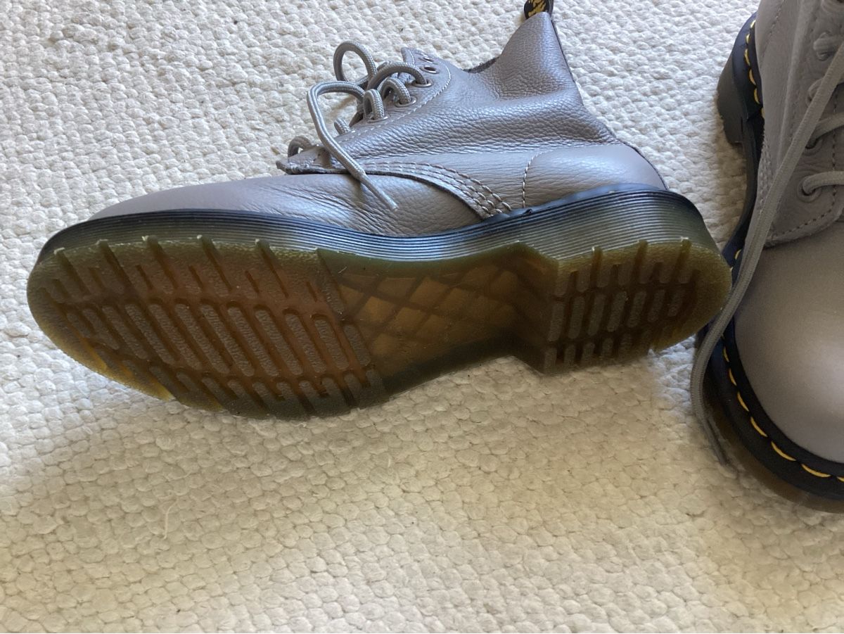 Dr. Martens Scarpe da donna: Dr. Martens Boots, Graues Leder, Grösse 37, NEU!! – Nuovo (secondo la descrizione) da Kirchberg BE venduto da noel091 3