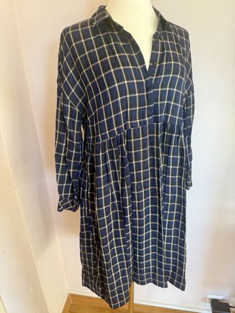 Robe à carreaux Globus Essentials T.34 mais taille grand