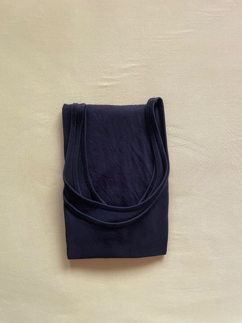 Tops: 2 Basic Tops Tank Tops schwarz und grau Grösse 34-36 – Gebraucht aus Winterthur von secondhand_love 3