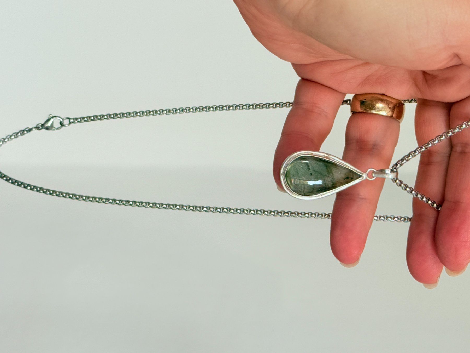 Ketten: Labradorite necklace – Neu und originalverpackt aus Genève von AGBERG 9