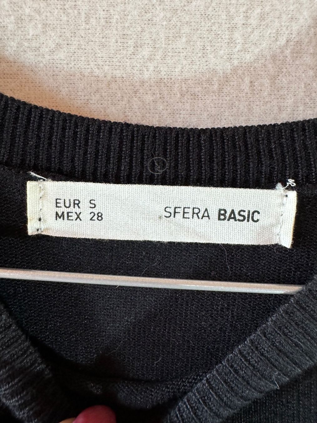 Maglioni & Felpe: Schwarzer Cold Shoulder Pullover von Sfera Gr. S – Usato da Grosswangen venduto da SALE_SALE_SALE 3
