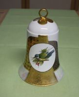 Glocke Porzellan mit Signatur S.J. 04