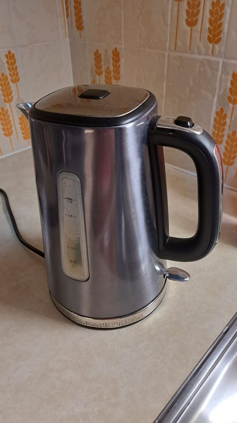 Russell Hobbs Wasserkocher: Bouilloire électrique inox – Gebraucht aus Bussigny von Zabeth1030