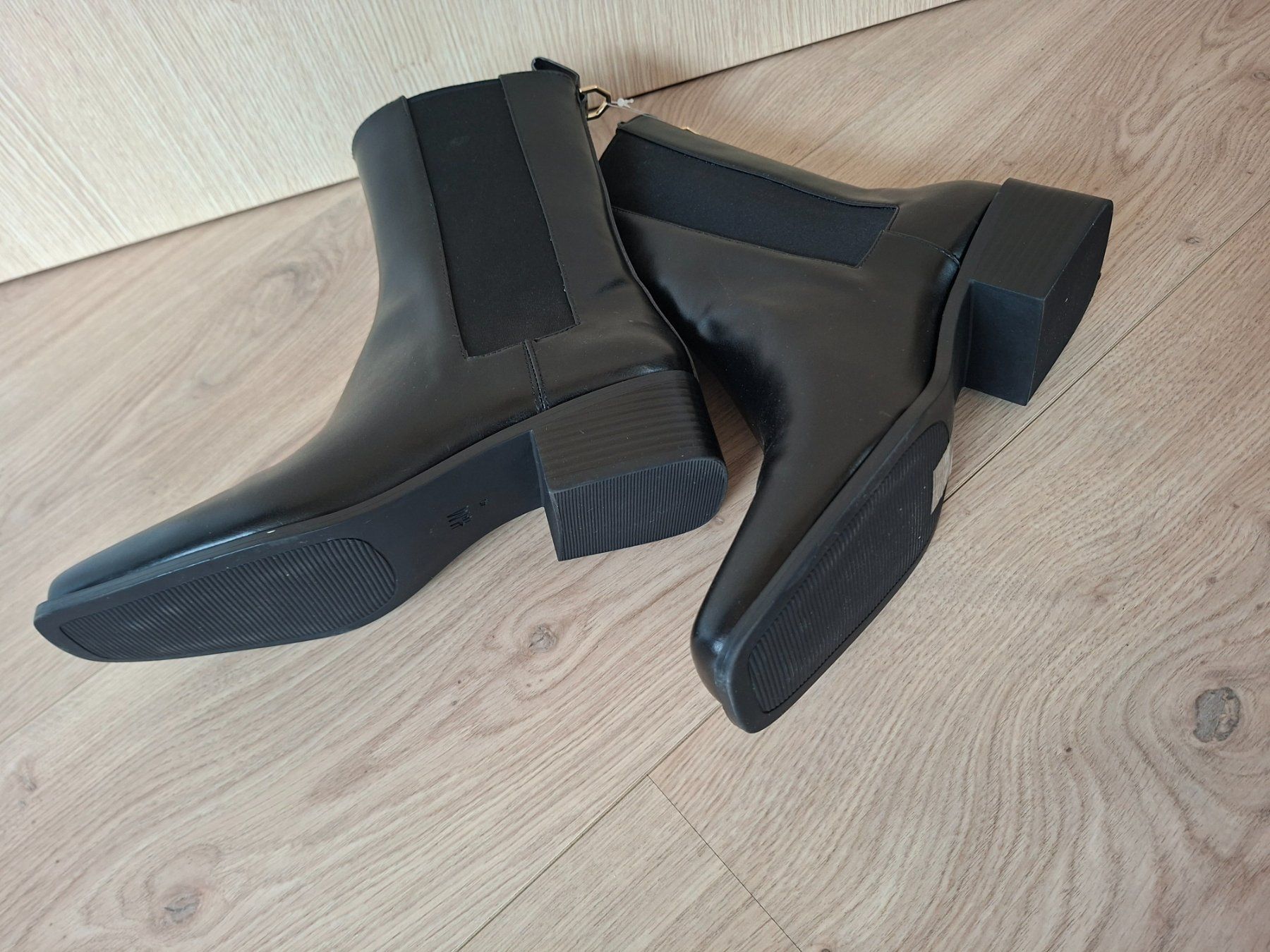 H&M Damenschuhe: NEUE schwarze Lederstiefeletten, Grösse 40 – Neu und originalverpackt aus Studen SZ von Koller2525 3