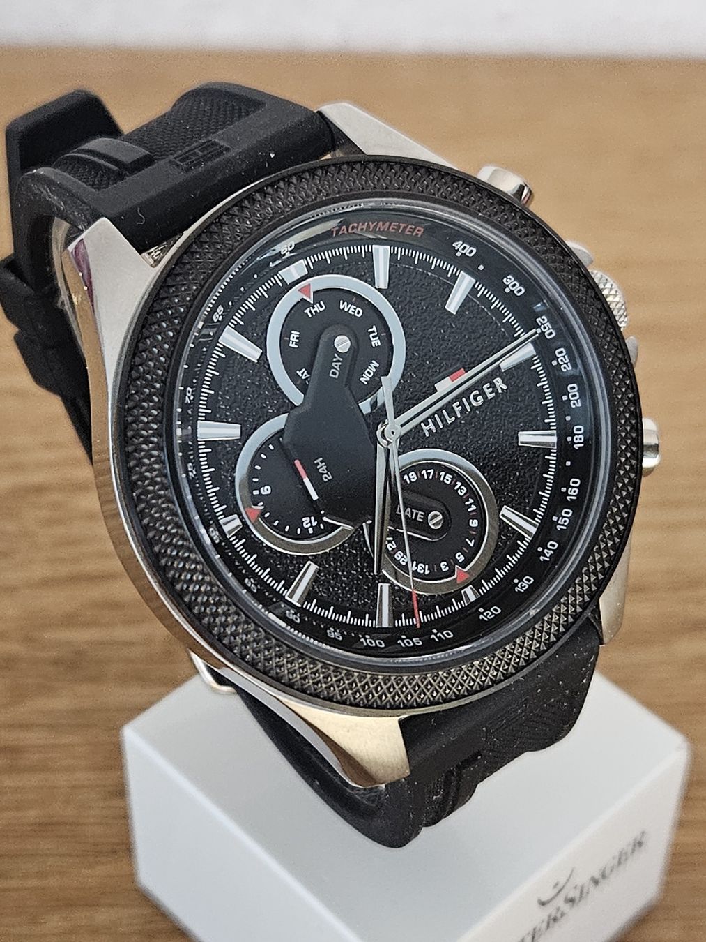 Tommy Hilfiger Orologi: Tommy Hilfiger Herrenuhr 46mm mit Box  – Usato da Flamatt venduto da pie_f9zm 1