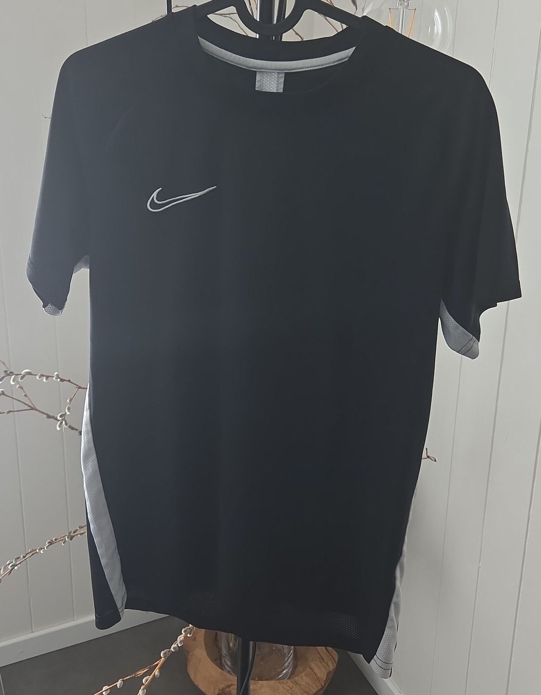 Nike Kleiderpakete: Nike DRI-FIT Set Grösse M – Gebraucht aus Alterswil FR von Agape07