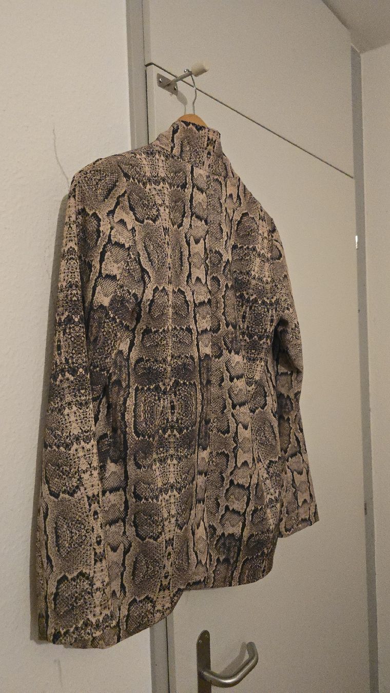 Pull&Bear Giacche: Blazer imprimé python Pull&Bear, taille XS, doublure satinée – Nuovo (secondo la descrizione) da Carouge GE venduto da dem_7zbc 5