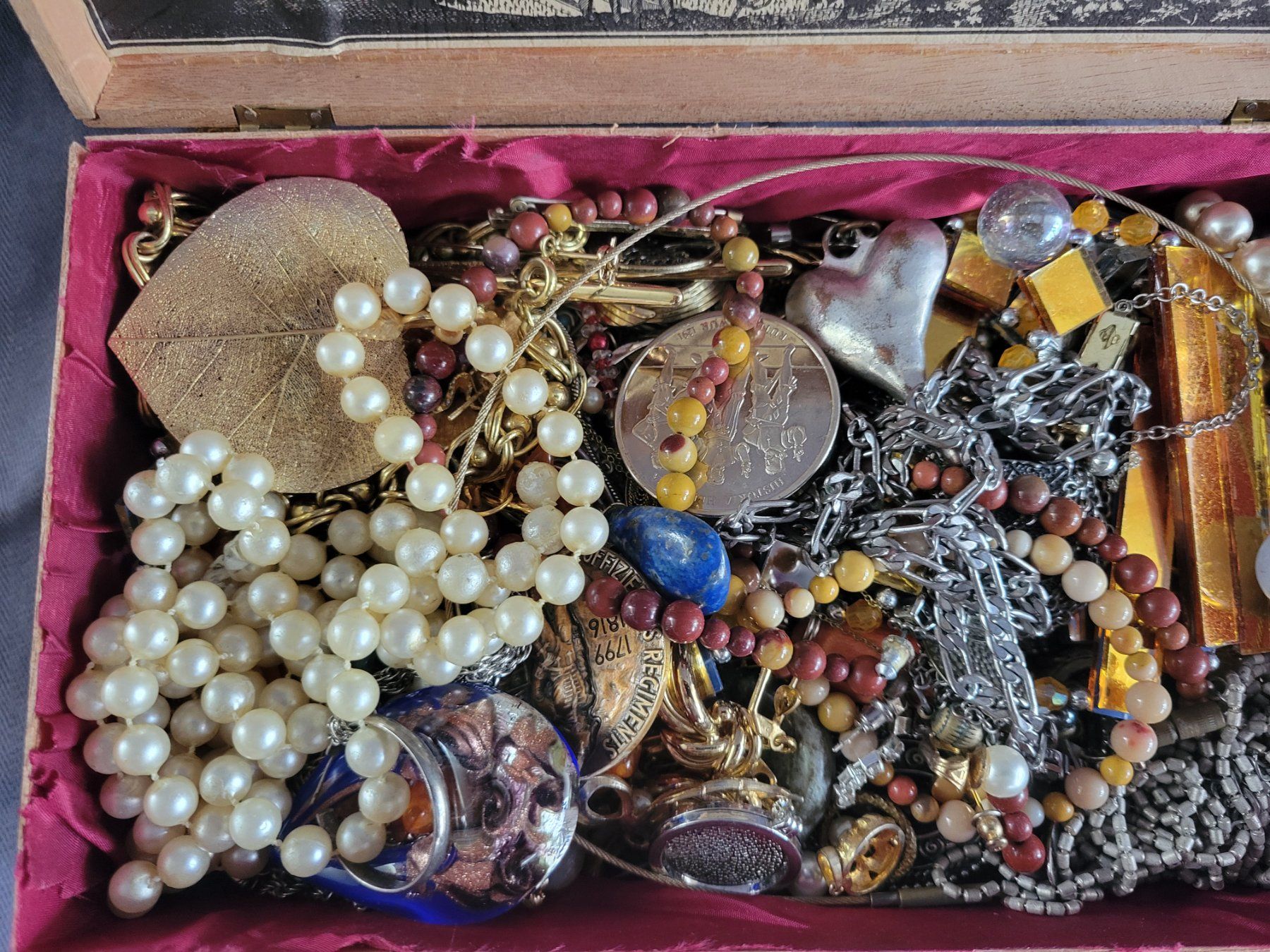 Cassapanche: Schatztruhe D mit 1,8 kg Schmuck, – Usato da Nidau venduto da Polebloe 2