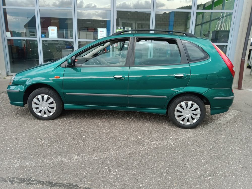 Nissan Tino 8