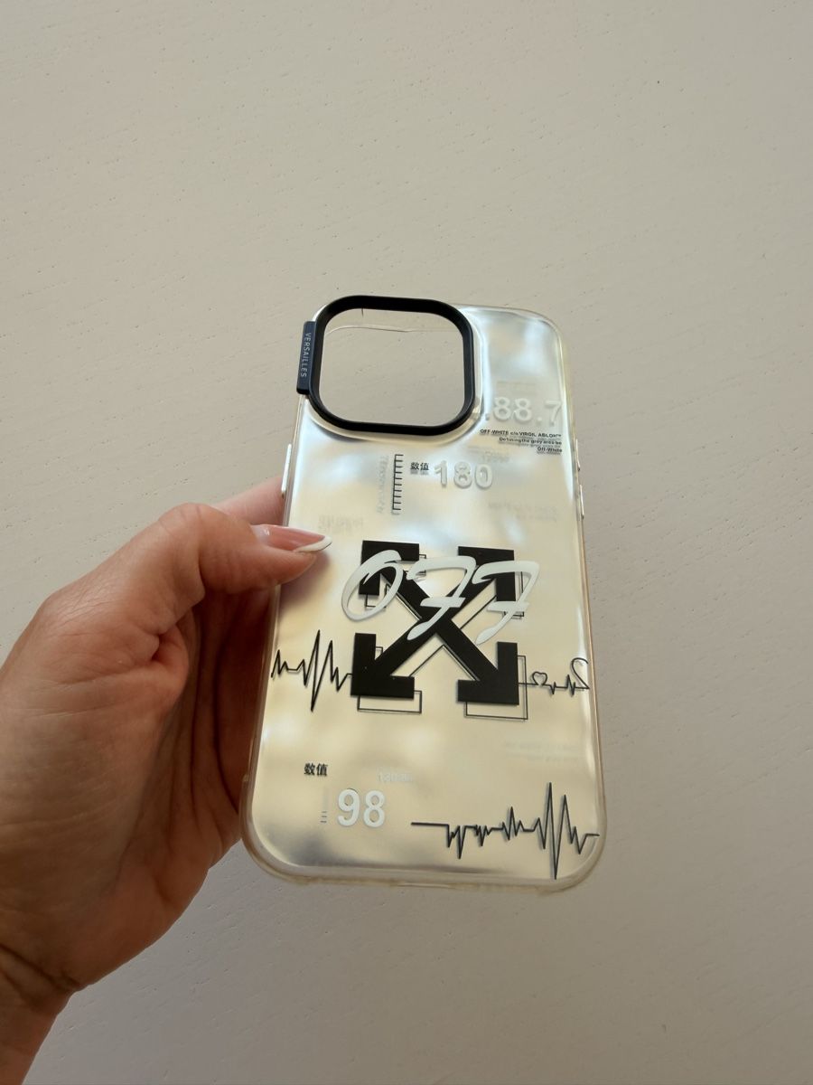 Apple Coques & Protection écran: iPhone 15 Pro Case Bundle + Free Phone Charm  – D'occasion à St-Sulpice VD par dya_9c2f 5