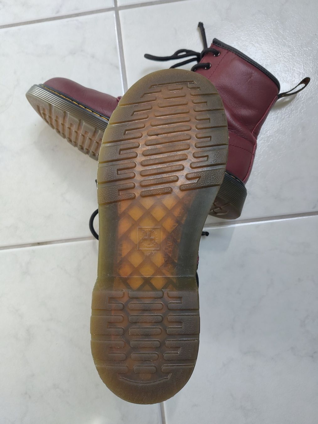 Dr. Martens Damenschuhe: Dr. Martens Boots Gr. 38,5 rot – Gebraucht aus Arbon von Franca1979 1