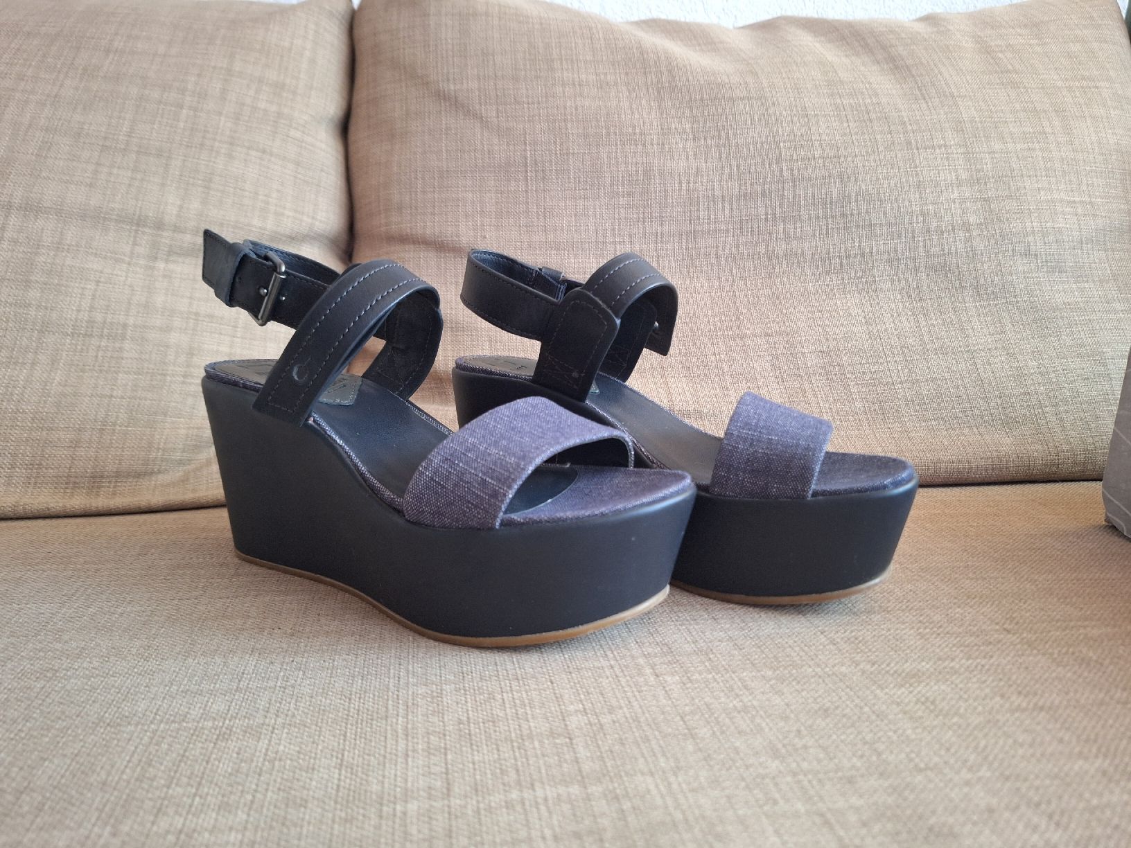 G-Star Scarpe da donna: Gstar Remi Plateau grosse 35 – Nuovo e nell'imballaggio originale da Kandersteg venduto da Zwiepi