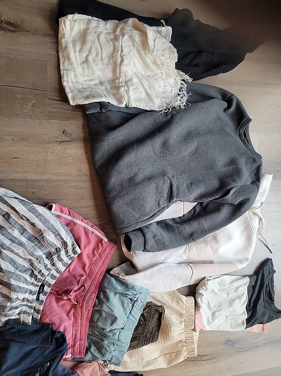 Lotti di vestiti: Konvolut Damenbekleidung – Usato da Biglen venduto da Timeover 2
