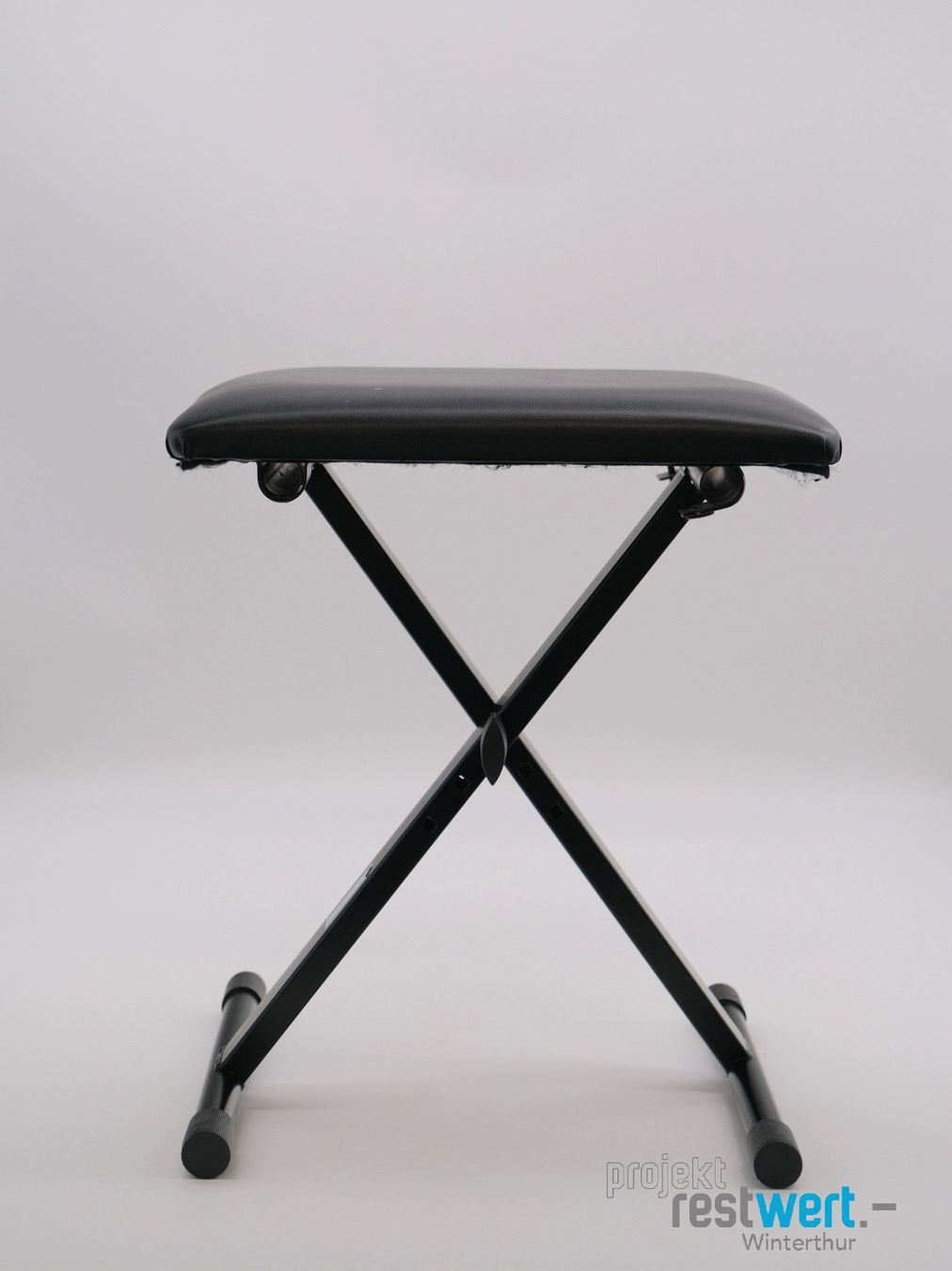 Hocker: GEWA Klavierhocker KB-10B schwarz – Gebraucht aus Winterthur von Restwert_Winterthur